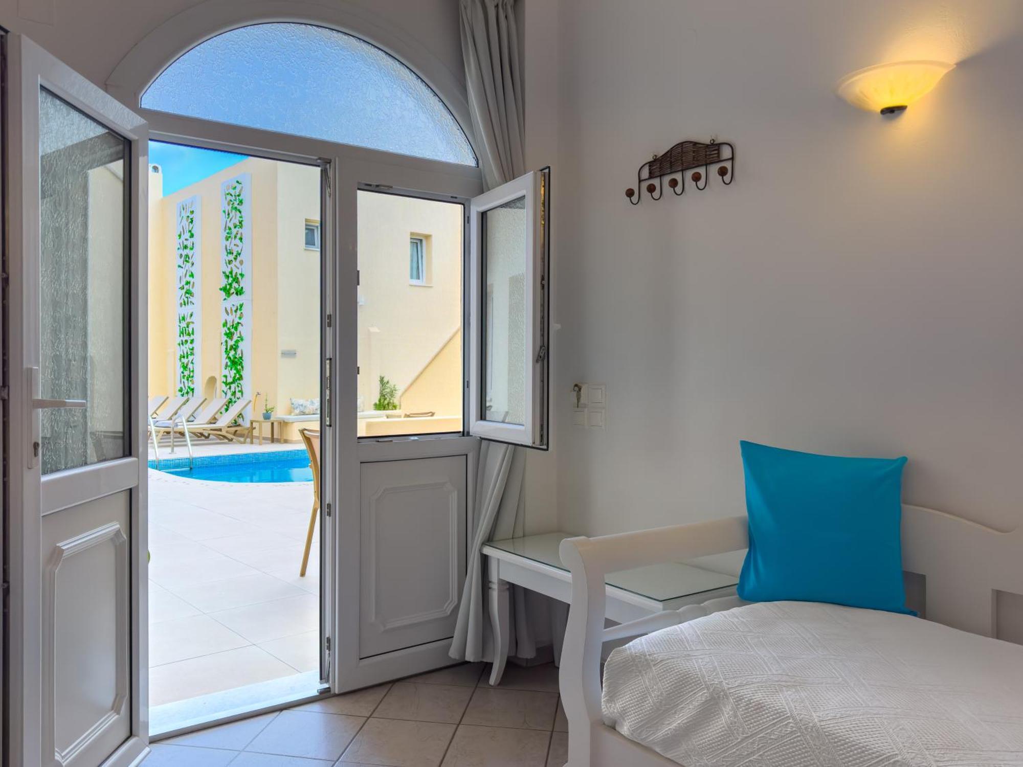 Reverie Santorini Hotel Firostefani Exterior photo